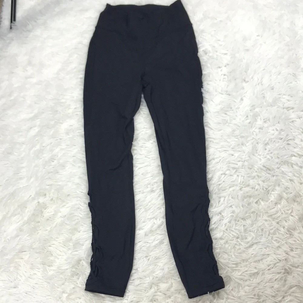 Lululemon Tied To It 7/8 Tight 25